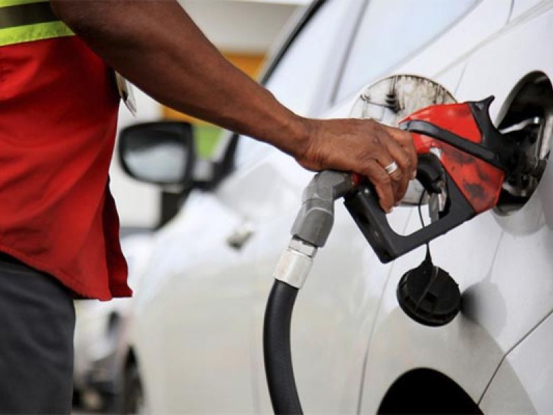 Gasolina adulterada: como saber identificar ao abastecer